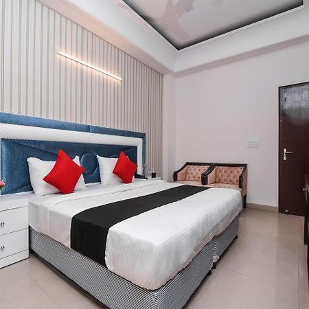 Capital O 16676 Near Noida City Center Exterior foto