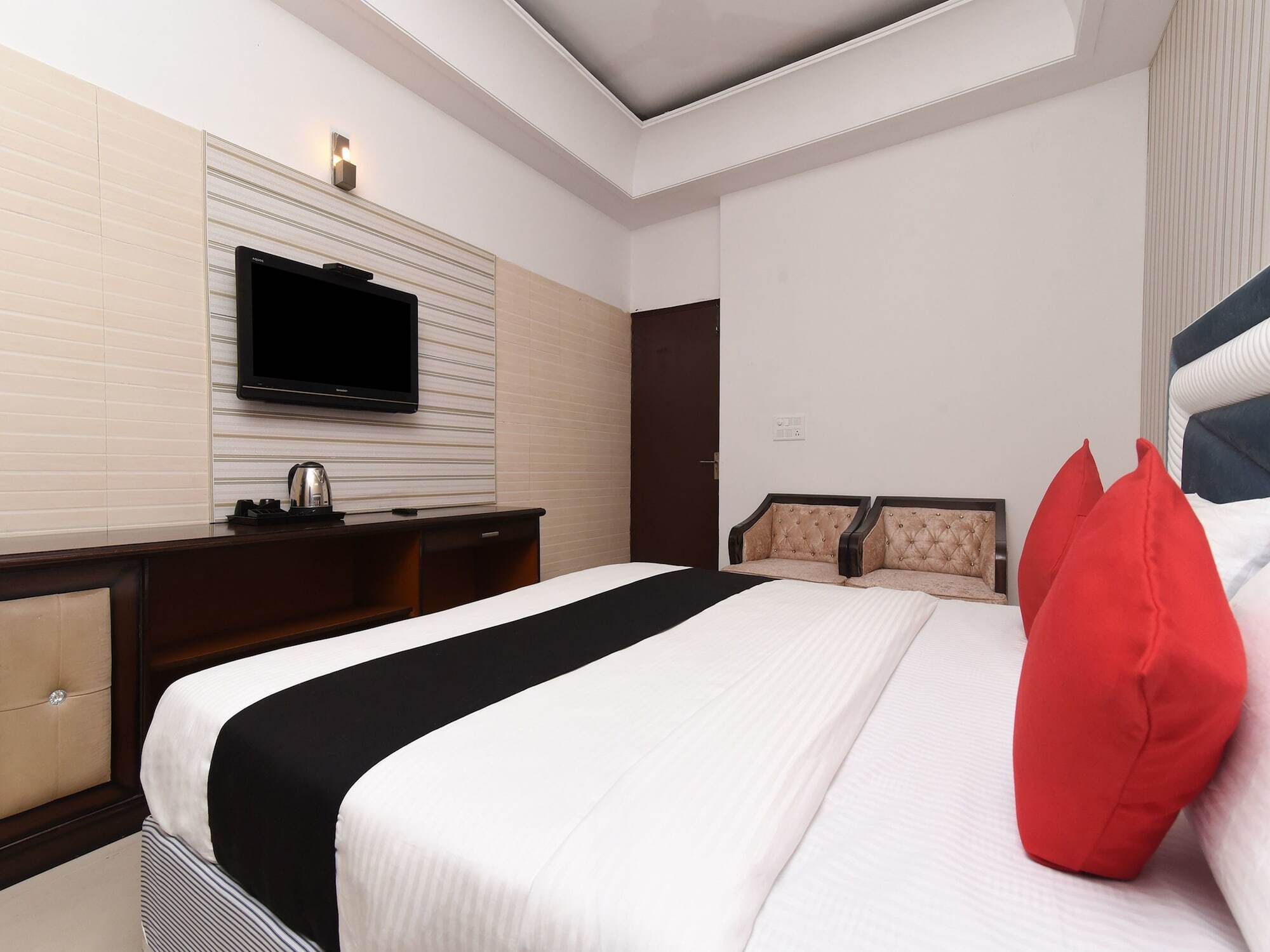 Capital O 16676 Near Noida City Center Exterior foto